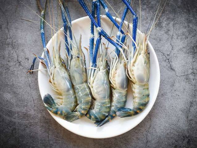 Prawns/Jhinga/ Golda Chingri (Medium) with Head & Shell